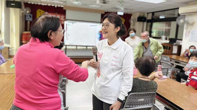 新竹市立委候选人柯美兰投入选举，除了有哥哥、民眾党总统候选人柯文哲相挺，该市为民眾党执政之地，胜率不低。（图／翻摄柯美兰脸书）