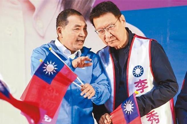 国民党总统参选人侯友宜与国民党副总统参选人赵少康。（本报资料照片）