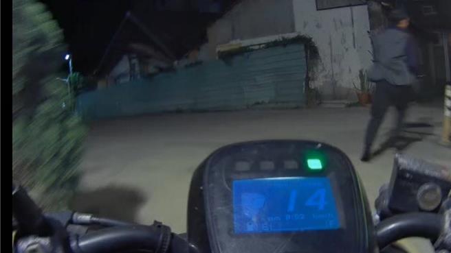 阮姓失聯移工見警狂奔，終不敵警民圍捕累癱被逮。(翻攝照片／蔡依珍桃園傳真)