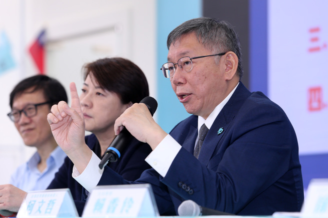 民眾党总统候选人柯文哲（右）。（资料照,黄世麒摄）