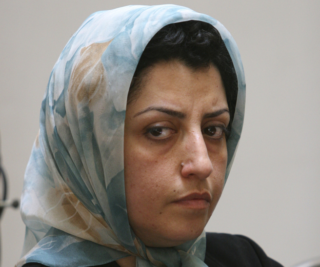 诺贝尔和平奖得主穆哈玛迪（Narges Mohammadi）将缺席今天在挪威首都奥斯陆举行的颁奖典礼，同时会在伊朗牢房展开最新绝食行动。（图/美联社资料照）
