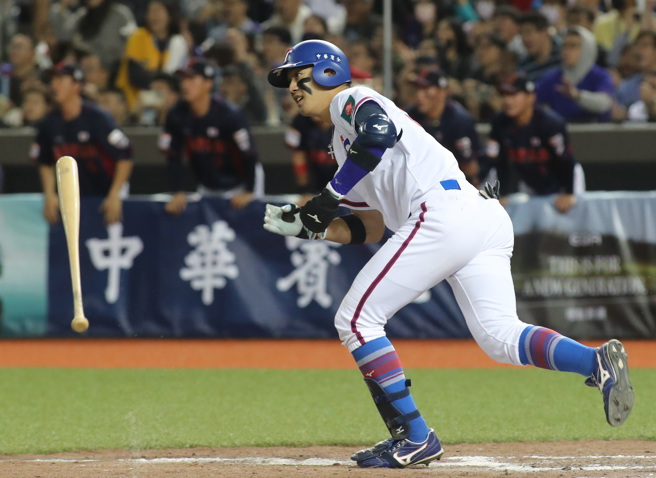 亚锦赛中华队队长拿莫・伊漾在冠军战改打开路先锋。（资料照，郑任南摄）