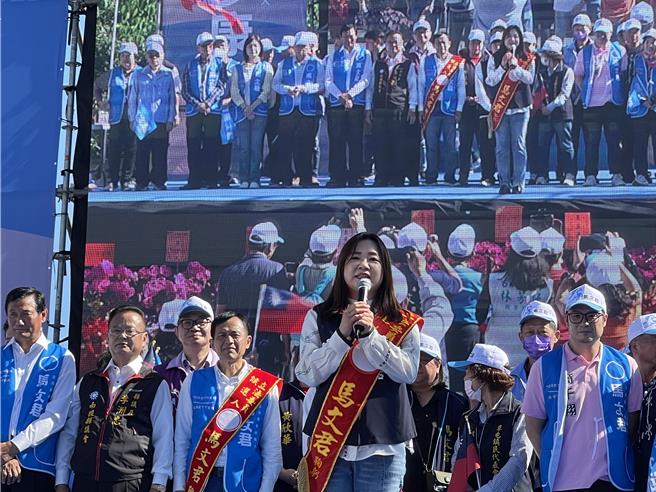 馬文君痛批，民進黨執政以來，拿百姓的血汗錢胡亂揮霍，借很多錢讓世代子孫揹負債，他們卻花天酒地。（楊靜茹攝）