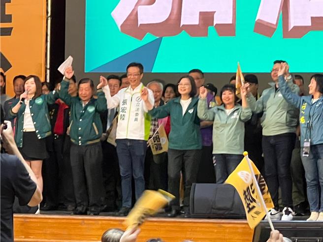 蔡英文出席张宏陆后援会成立大会。（王扬杰摄）