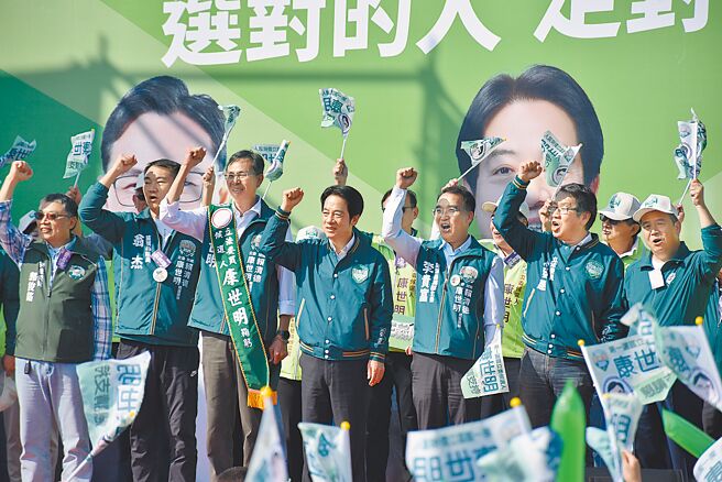 苗栗縣一選區民進黨立委參選人康世明9日舉辦竹南競選總部成立大會，民進黨總統參選人賴清德（中）一周內二度到場力挺。（謝明俊攝）