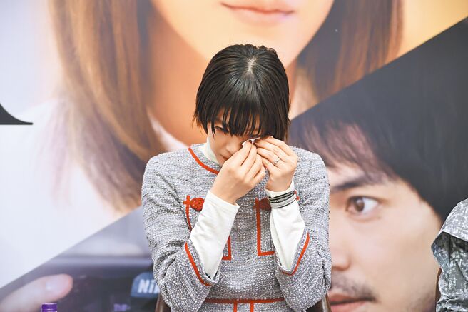 上野树里聊到此次访宝岛的心境时，不禁感动落泪。（罗永铭摄）