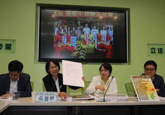 吴音寧质疑谢衣凤「助中共介选」谢现身踢馆火药味浓