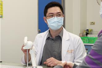 孕妇左髋节疼痛竟成「长短脚」无法行走 医惊：全球仅约百例！