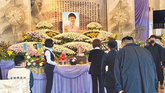 《紅人榜》柯辰勳猝逝得年20歲 親哥抱骨灰完成遺願：一切圓滿