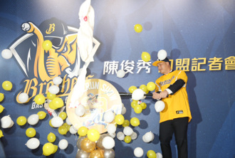 中职》「三振秀」成绝响 陈俊秀改披黄衫期待洲际出赛