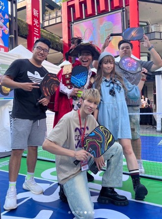 對匹克球一見鍾情 多位網紅拜師學球技