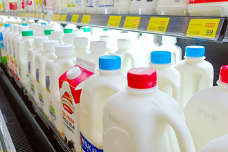 牛奶該選全脂或低脂？專家建議2種乳製品更優