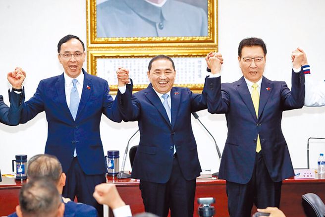 郭正亮認為，國民黨主席朱立倫(左起)、正副總統候選選人侯友宜、趙少康目前的打法正確。 （資料照／鄭任南攝）