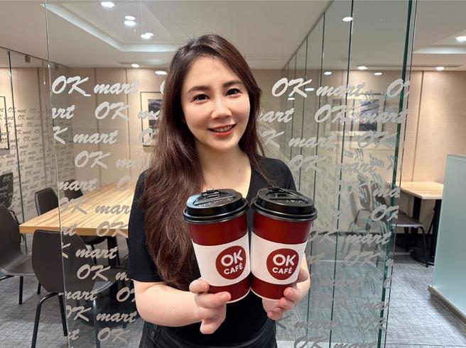 國內4大超商今起推出優惠活動，如第二件商品5元、咖啡買一送一等。（OKmart提供）