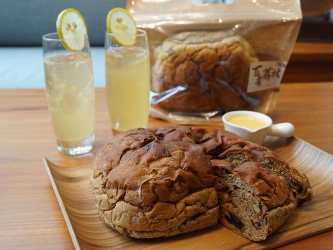 逐鹿部落以老麵發酵製成的「老麵包」。　圖：嘉義縣文化觀光局／提供