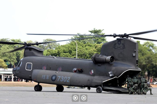 擔任陸航CH-47SD直升機駕駛的謝姓陸航飛官，一度為1500萬美元，擬駕直昇機降山東艦，圖為直升機示意圖。(青年日報提供)