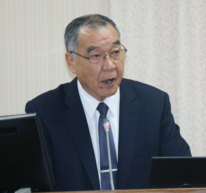 国防部长邱国正11日在立法院表示，明年第1批入伍役男约600人，经过8周新兵训练后，原则上，1年役期的会分发在同一单位，至于4个月的军事训练役，则会分发到各单位，以利部队管理。（陈君玮摄）