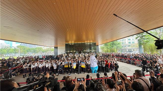 上千粉絲擠爆現場。（柯宗緯攝）