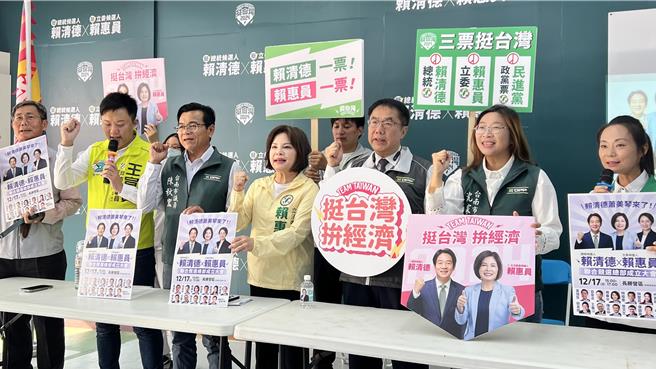 赖清德、赖惠员北台南竞选总部将于17日成立，民进党台南市一选区立委参选人赖惠员（右四）11日偕台南市长黄伟哲（右三）及同党籍的市议员宣传活动。（张毓翎摄）