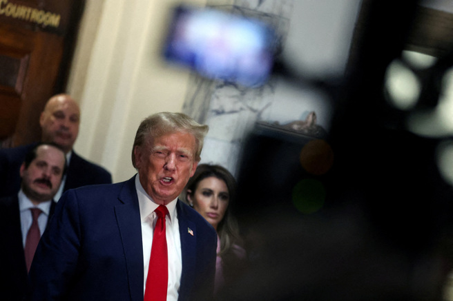 涉嫌浮报资产价值，原本预计第2次出庭的美国前总统川普今表示，他本周不会在纽约法庭作证。（图／路透社）