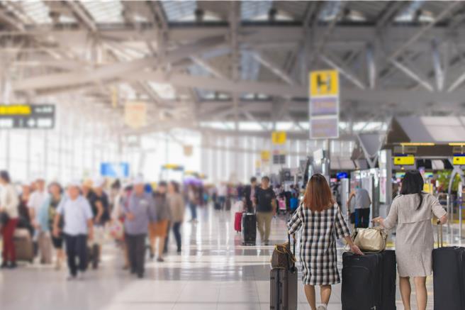 「经珠港飞」政策将从12日起实施，未来大陆旅客无须办理香港入出境手续，就可陆路直达香港机场。（示意图／shutterstock）