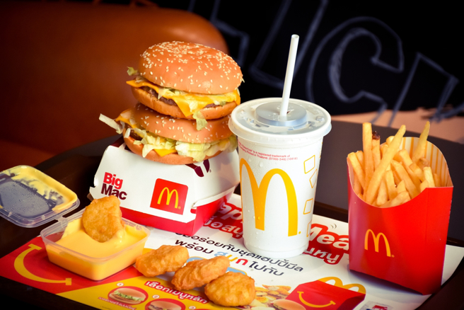 麦当劳打算推出CP值更高的汉堡，以巩固消费者的心。（图／shutterstock）