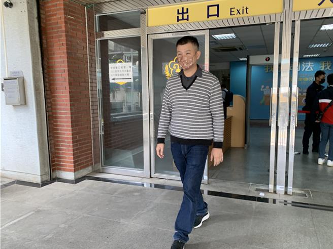 温泉里里长许智全被控违反选罢法，11日法院开庭，他否认犯罪并称徐金生确实加入国民党、民进党，他也有查证。（李文正摄）