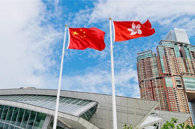 香港區議會選舉落幕，港澳辦、中聯辦等相繼表態。（示意圖／shutterstock）