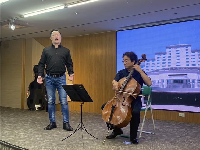 中华强友文教协会将于2024年1月1日在二寮观日平台，邀请国内知名大提琴家张正杰与「弦外之音团」共同举办「台南400曙光乍现-日出音乐会」，欢迎市民以音乐共同迎接台南400的第一道曙光。（市府提供／洪荣志台南传真）