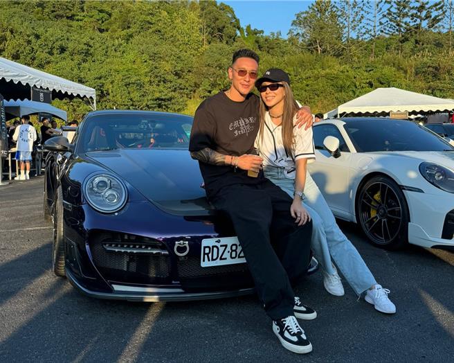 王阳明（左）与老婆Dizzy恩爱同框。（Empire Motor Club提供）