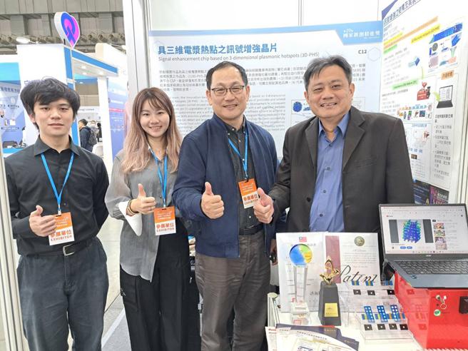 國立中興大學生醫工程研究所張健忠特聘教授與研發團隊合影。圖/謝易晏