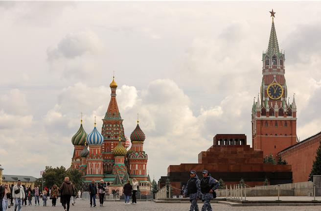 俄罗斯外交部负责「基辅政权罪行问题」的无任所大使米洛什尼克（Rodion Miroshnik）在白俄罗斯电视台CTV转播中，谈及为乌克兰政权设立法庭的问题，称该法庭若成立，将向世界展示乌克兰的「犯罪事实」。（路透社）