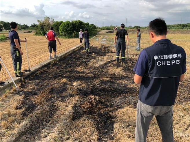 彰化是農業大縣，每到稻子收割期間總會有農民違法露天燃燒稻草，縣府祭出監視器、空拍機等稽查利器，仍有民眾違法燃燒。（本報資料照片）