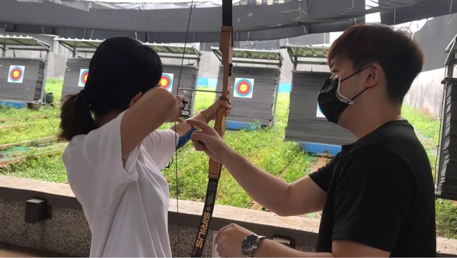 三重运动中心可使用青春动滋劵参加假日射箭体验课。（新北市政府体育处）