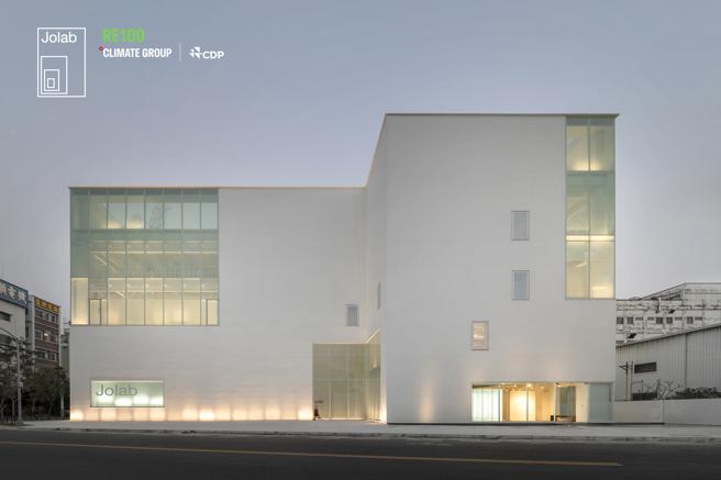 「A Day in Kaohsiung」短影片競賽與佐見啦生技股份有限公司合作，祭出超狂100片面膜大禮。（圖片來源：高雄市青年局提供）

