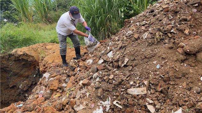 台中市警局大甲分局自2022年9月起，陸續接獲有不法集團假藉環保團體名義，向大甲區等地的地主租借土地後，再傾倒大量廢棄物，直至廢土及廢棄物堆滿農地後，逃逸無蹤。（大甲警分局提供／張妍溱台中傳真）
