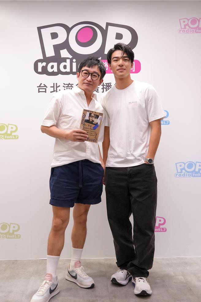 陈昊森接受主持人哲纬专访。（POP Radio提供）