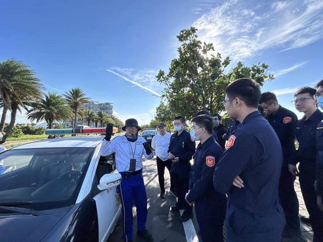 新进同仁参加分局办汽机车安全驾驶及刑案笔录及制单讲习。（图 / 淡水警分局提供）