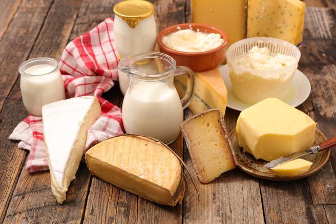 专家指出，优格与起司为发酵食品，在乳制品中，与健康益处最相关。（示意图／shutterstock）