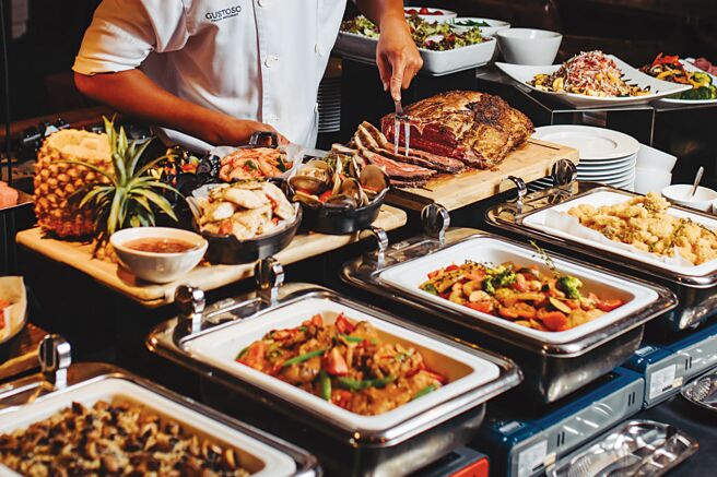 慕軒飯店推出歲末夜未眠BUFFET，每位2,880元＋10％。圖／慕軒飯店提供