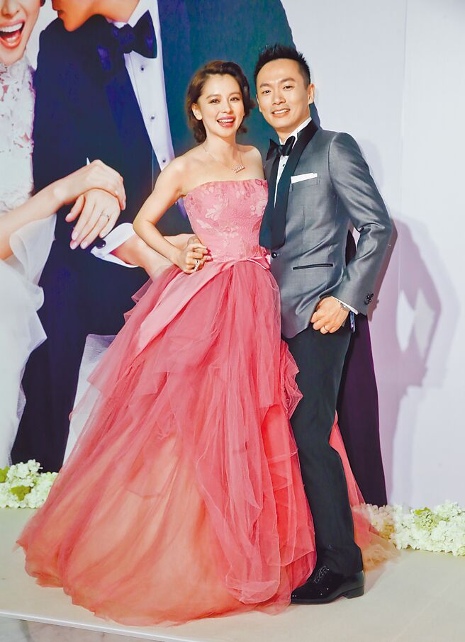 徐若瑄（左）与李云峰恩爱已成往事。（资料照片）