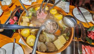 飛行家旅行社聯手牛博肆溫體牛火鍋 創造高雄旅遊新商機