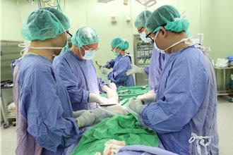 退化性关节炎剧痛又软脚 7旬翁不肯就医最怕这1事