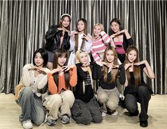 黑曜精靈獻上珍奶送韓國女團 紫嫣全韓文回應受好評