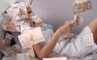 5年花光8000萬 頭獎得主淪臨時工 日薪300元