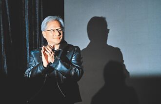 黄仁勋访越 拟建晶片研发中心