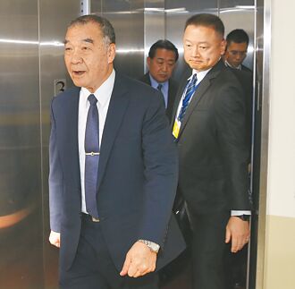 4.8億誘叛逃 7現役軍官遭起訴