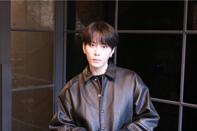 龙俊亨在首尔接受本报独家专访。（孙伊萱摄）