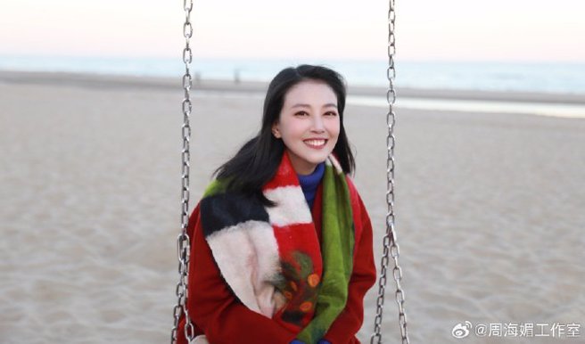 周海媚6日刚过57岁生日。（图／微博@周海媚工作室）