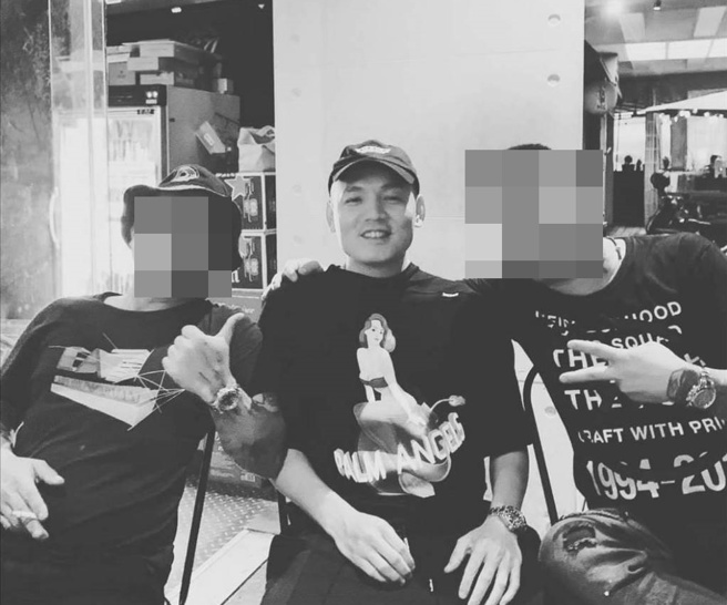 春風13日在IG張貼黑白照並發文悼念，得知在草屯開槍自轟身亡男子是其結拜兄弟。（翻攝IG／楊靜茹南投傳真）